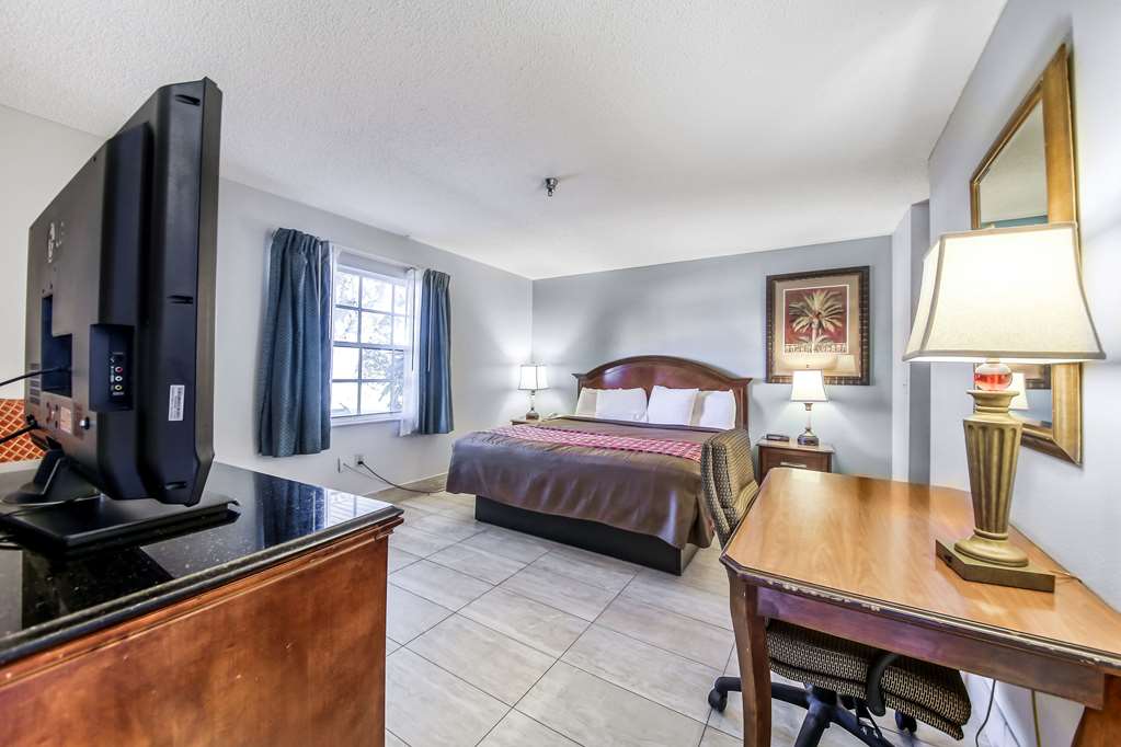 RODEWAY INN & SUITES-guestroom-Guest Room,Suite,On-Site.jpg