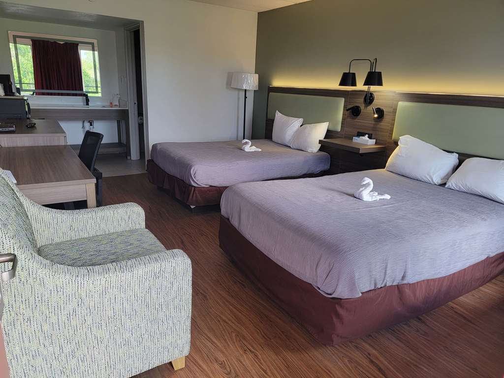 ECONO LODGE PERRY-guestroom-Guest Room,On-Site.jpg