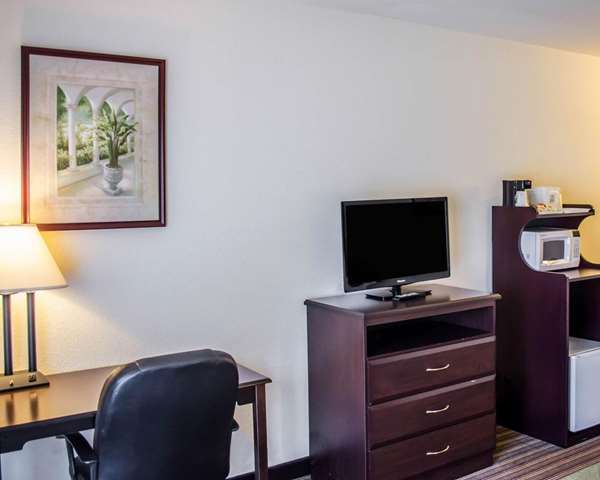  - Quality Inn & Suites Bayview Pensacola - I-10, Exit 17