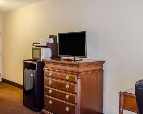  - Quality Inn & Suites Bayview Pensacola - I-10, Exit 17