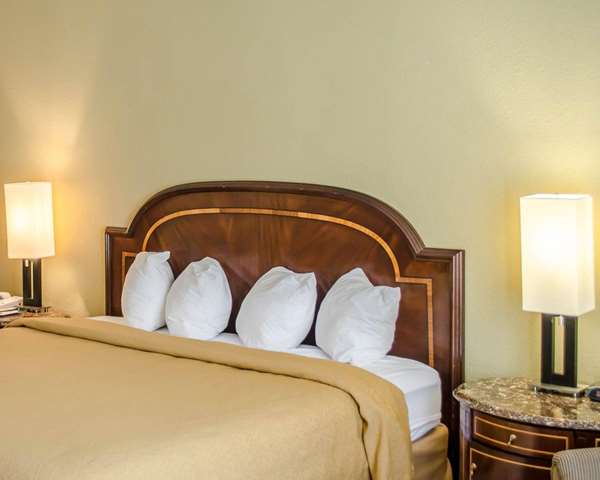  - Quality Inn & Suites Bayview Pensacola - I-10, Exit 17
