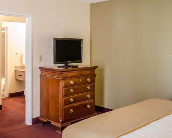 Suite - Quality Inn & Suites Bayview Pensacola - I-10, Exit 17