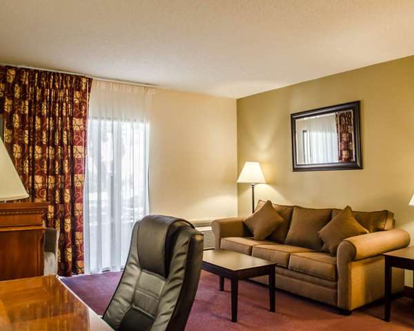 Suite - Quality Inn & Suites Bayview Pensacola - I-10, Exit 17