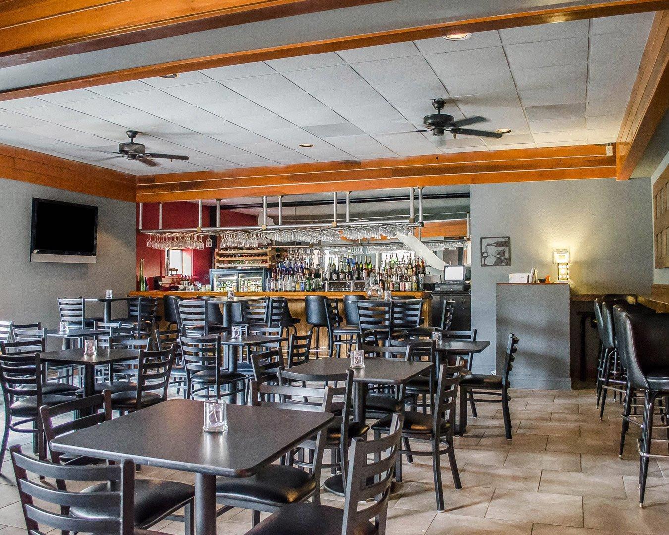 Enjoy the on-site bar | Quality Inn & Suites Pensacola Bayview