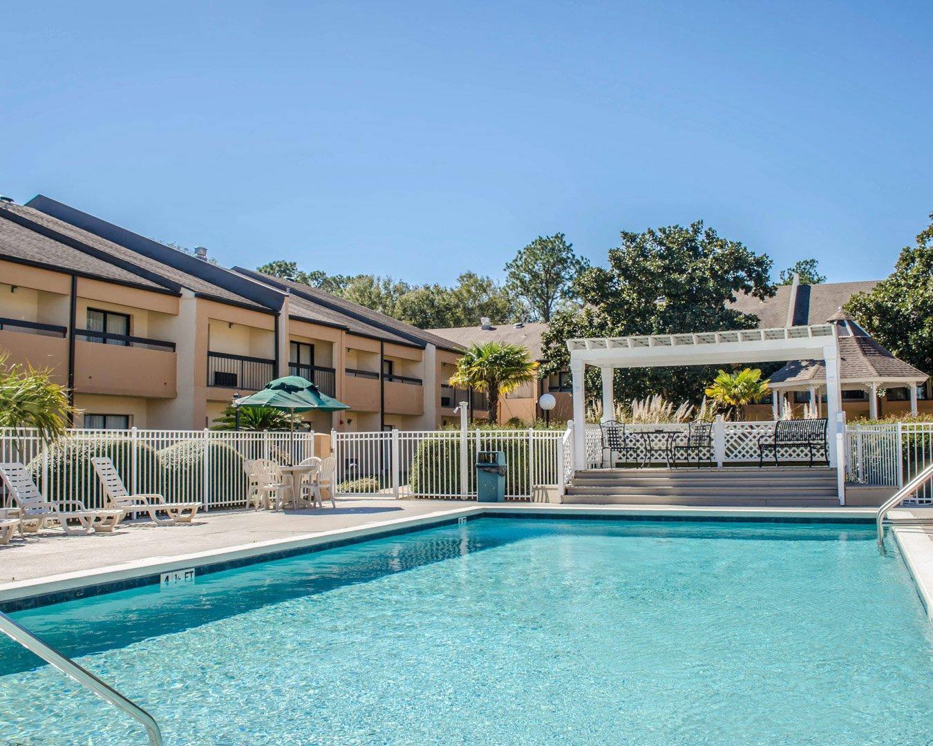 Outdoor pool | Quality Inn & Suites Pensacola Bayview