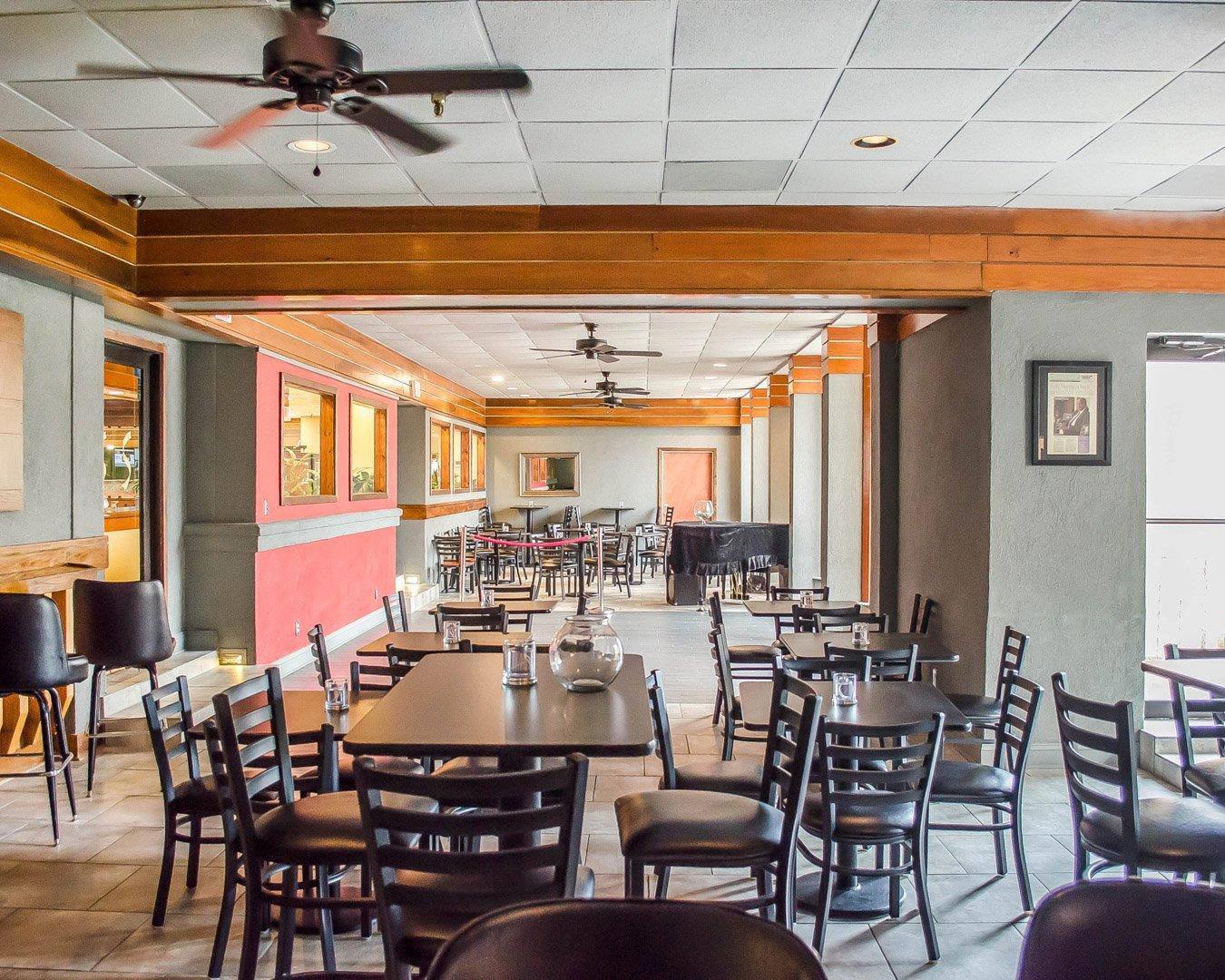Enjoy the on-site bar | Quality Inn & Suites Pensacola Bayview