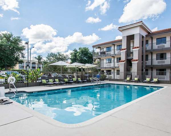 Pool - Quality Inn & Suites Kissimmee