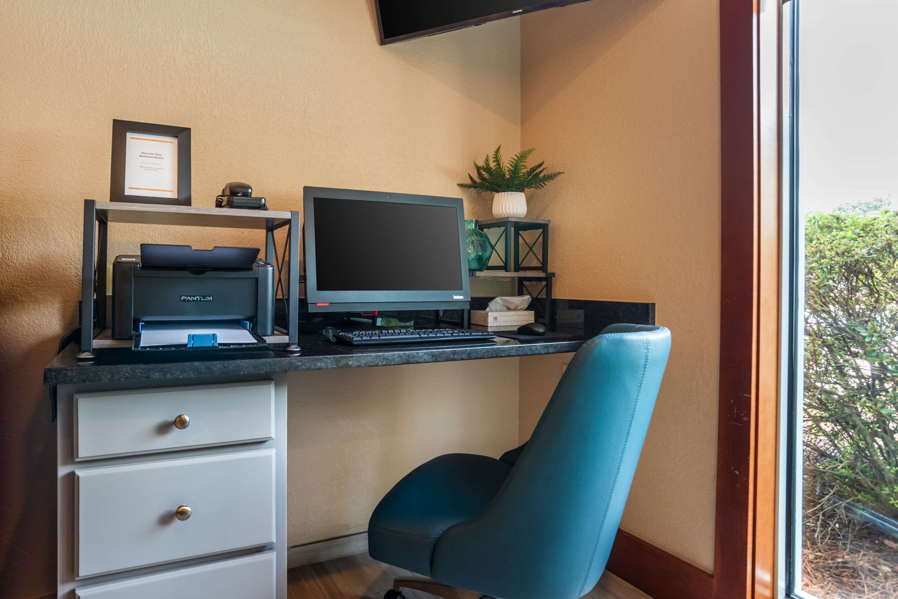 Computer in the lobby | Comfort Inn & Suites Crestview