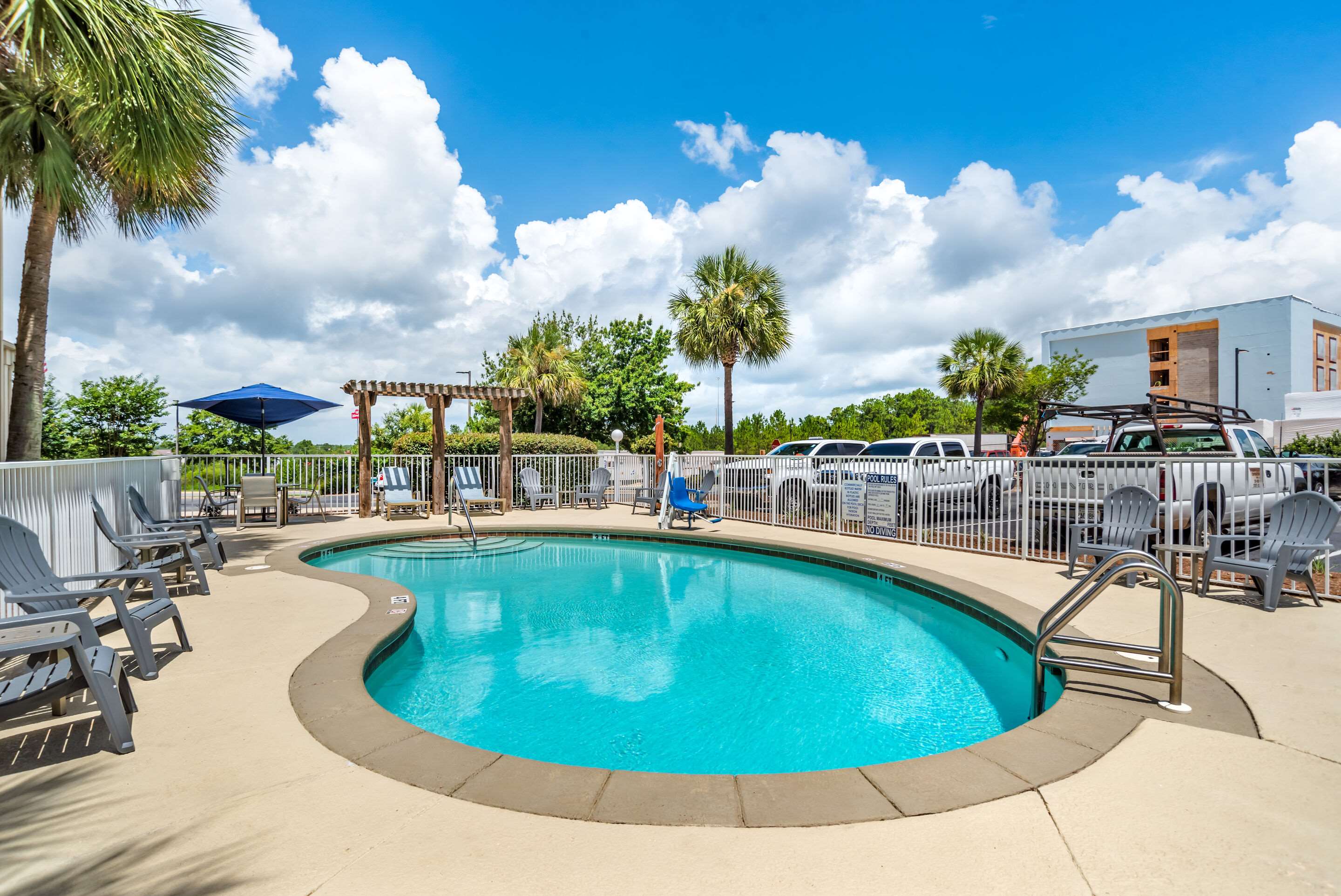 Outdoor pool | Comfort Inn & Suites Crestview