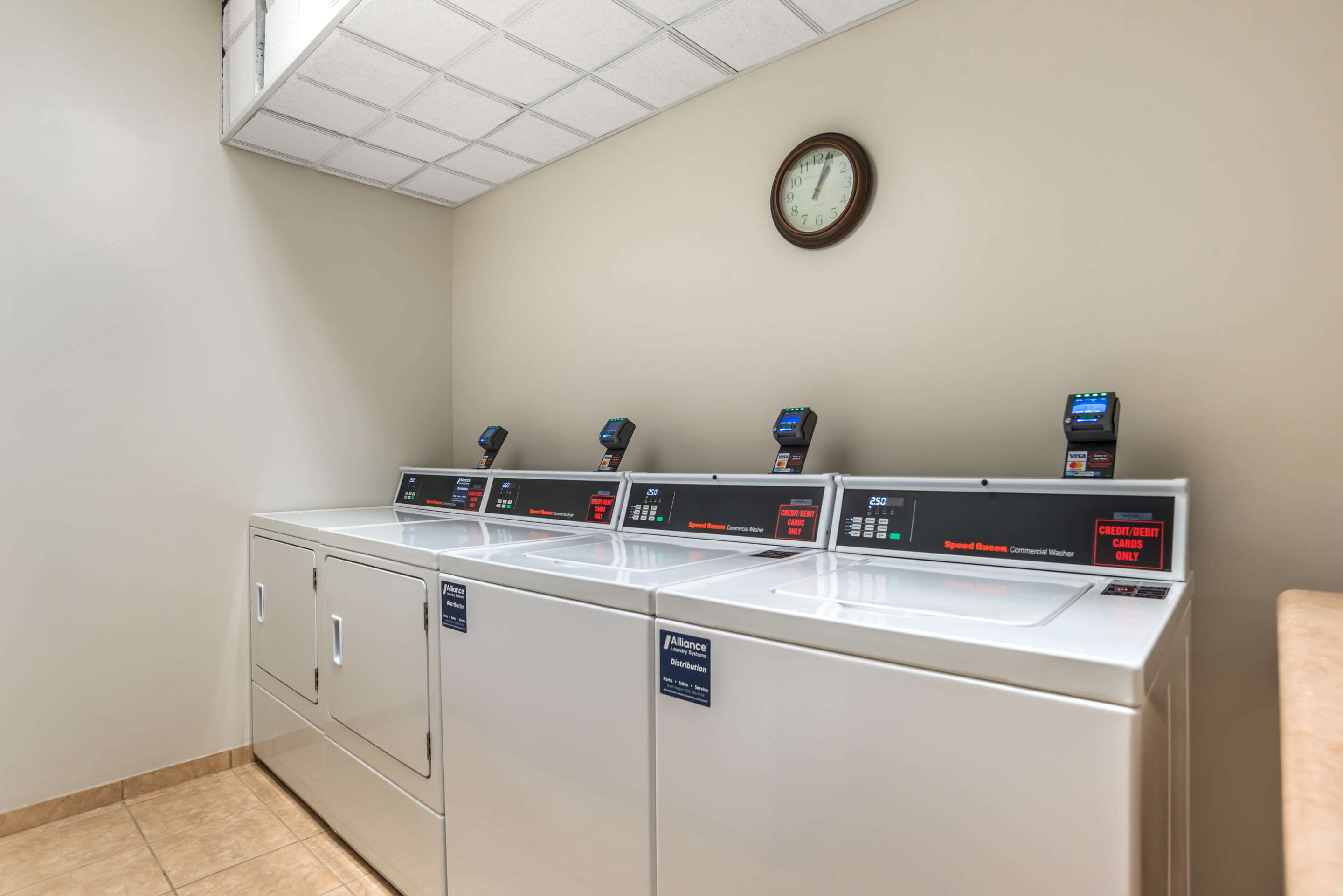 Guest laundry facilities | Comfort Inn & Suites Crestview