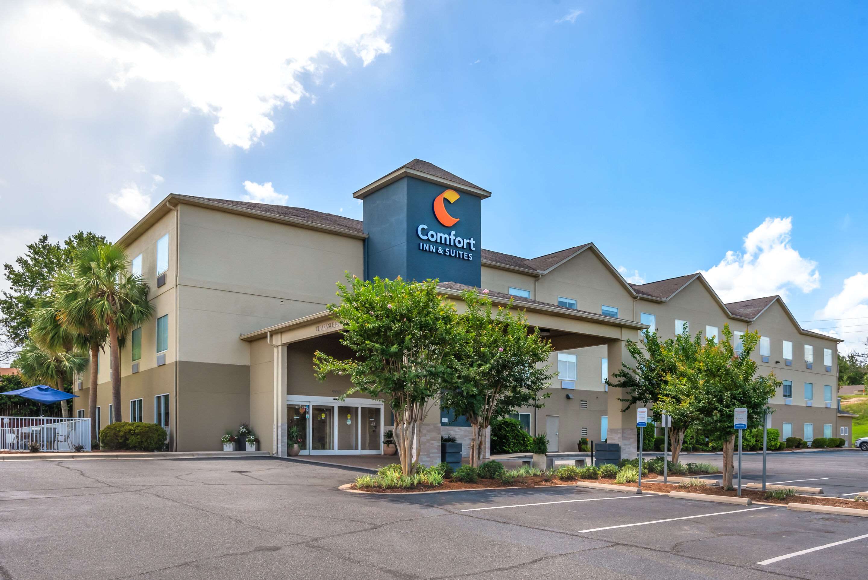 Hotel exterior | Comfort Inn & Suites Crestview