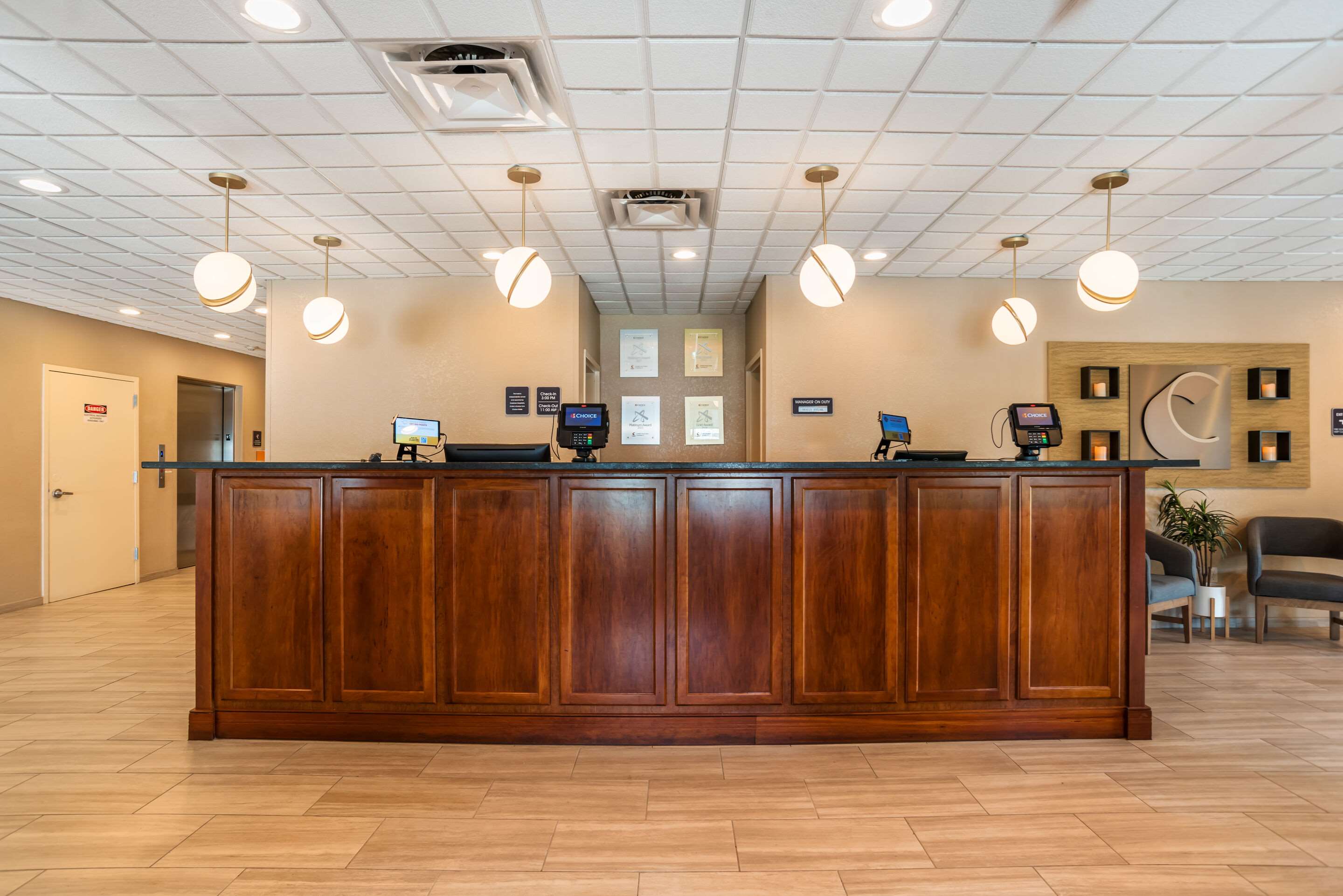 Front desk | Comfort Inn & Suites Crestview