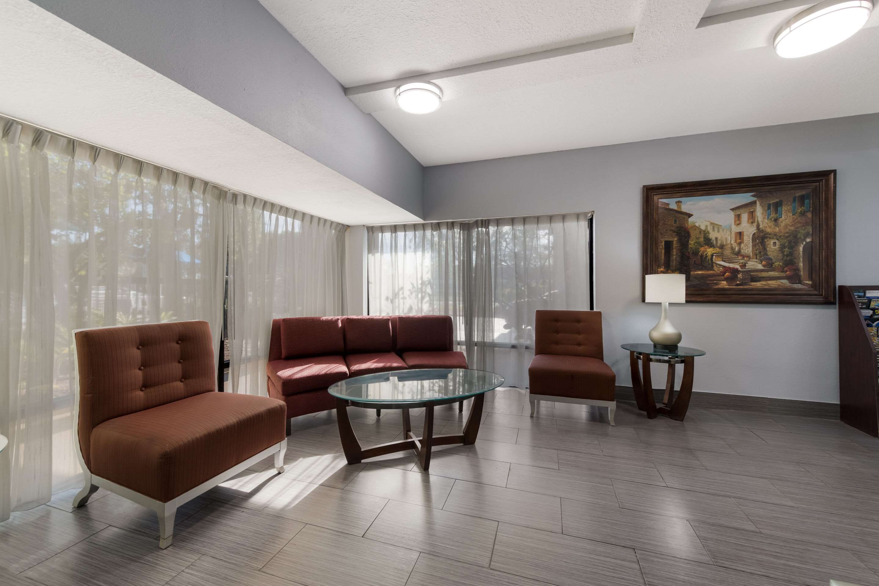 Lobby with sitting area | Quality Inn Orange Park Jacksonville