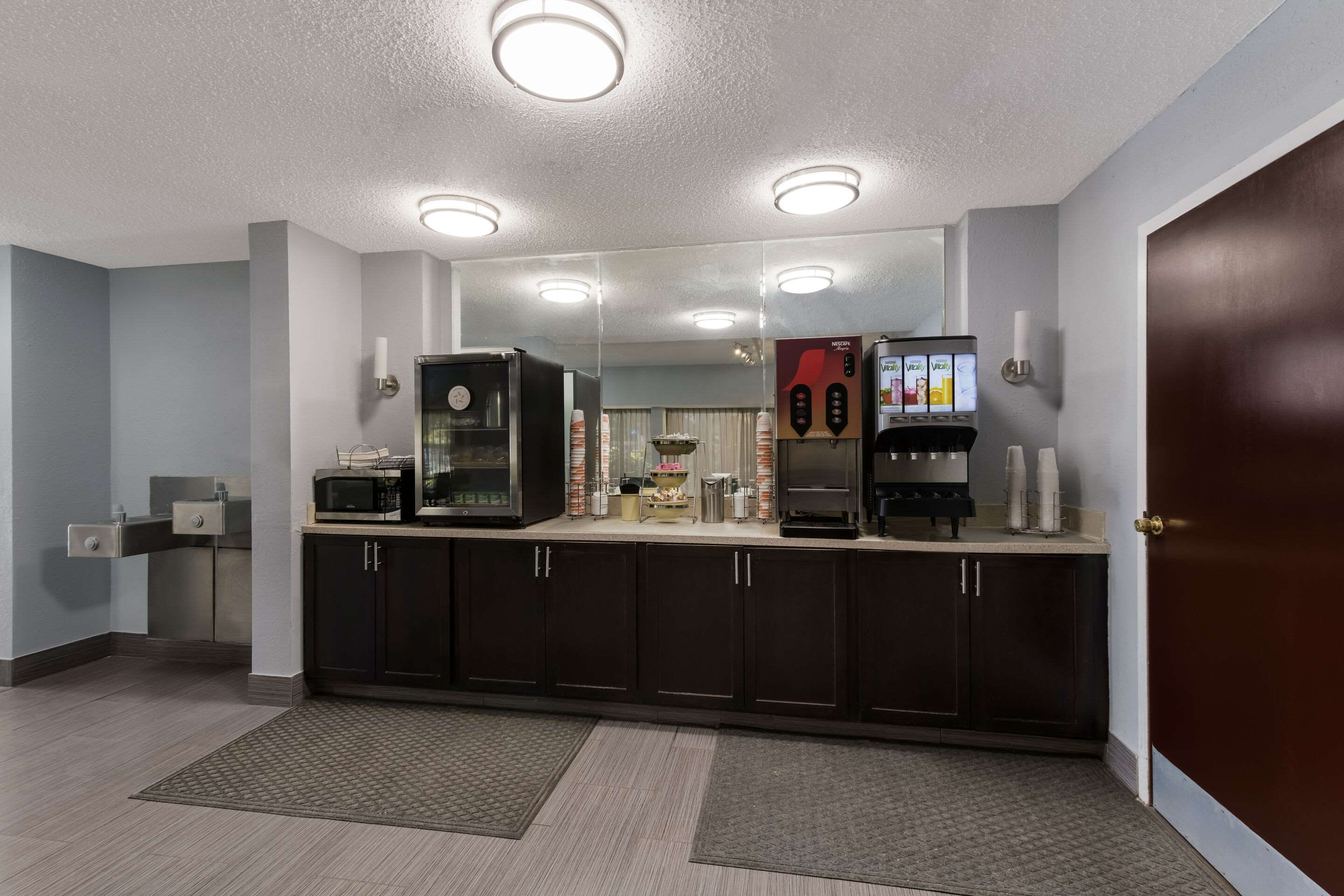 Breakfast counter | Quality Inn Orange Park Jacksonville