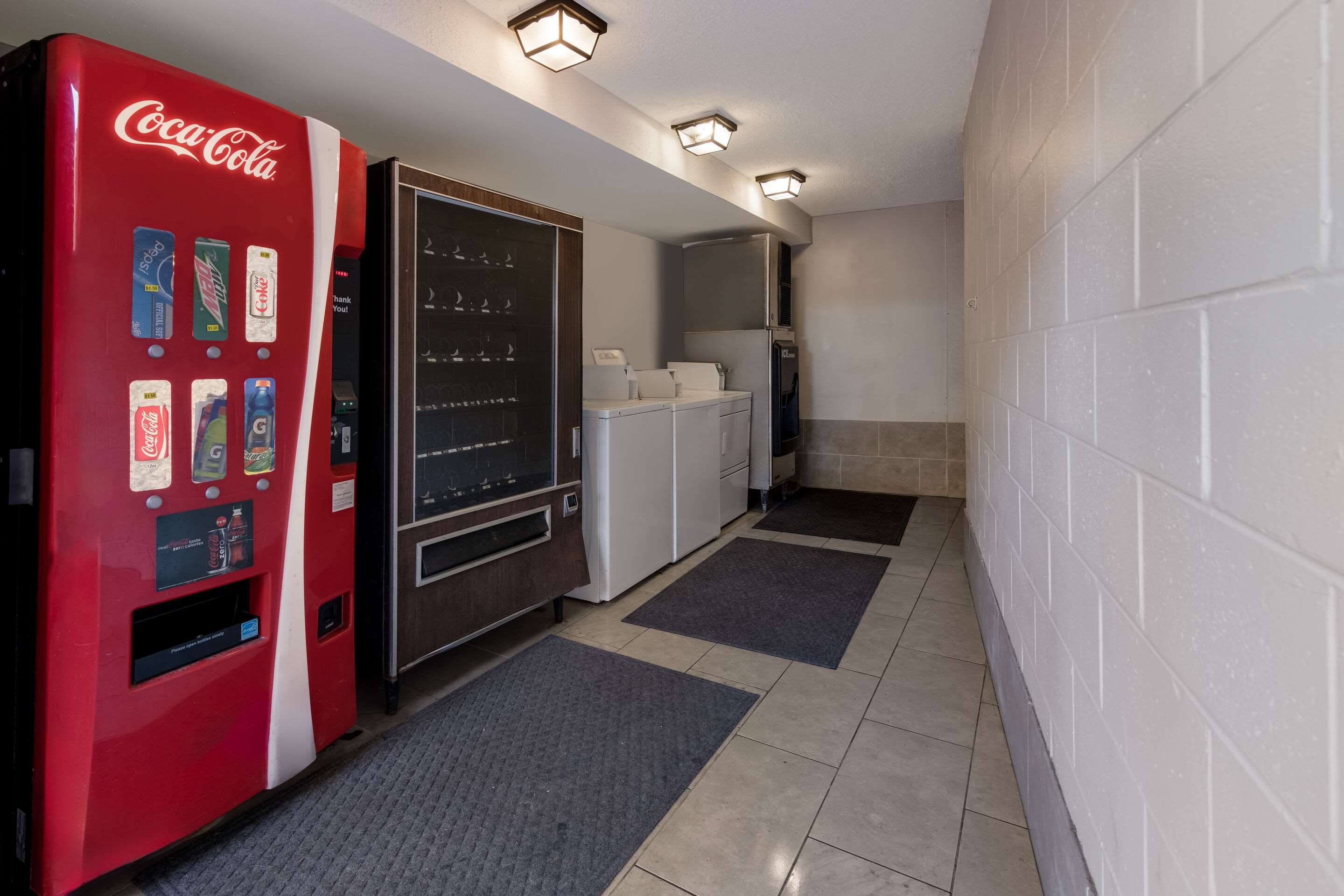 Vending and laundry area | Quality Inn Orange Park Jacksonville
