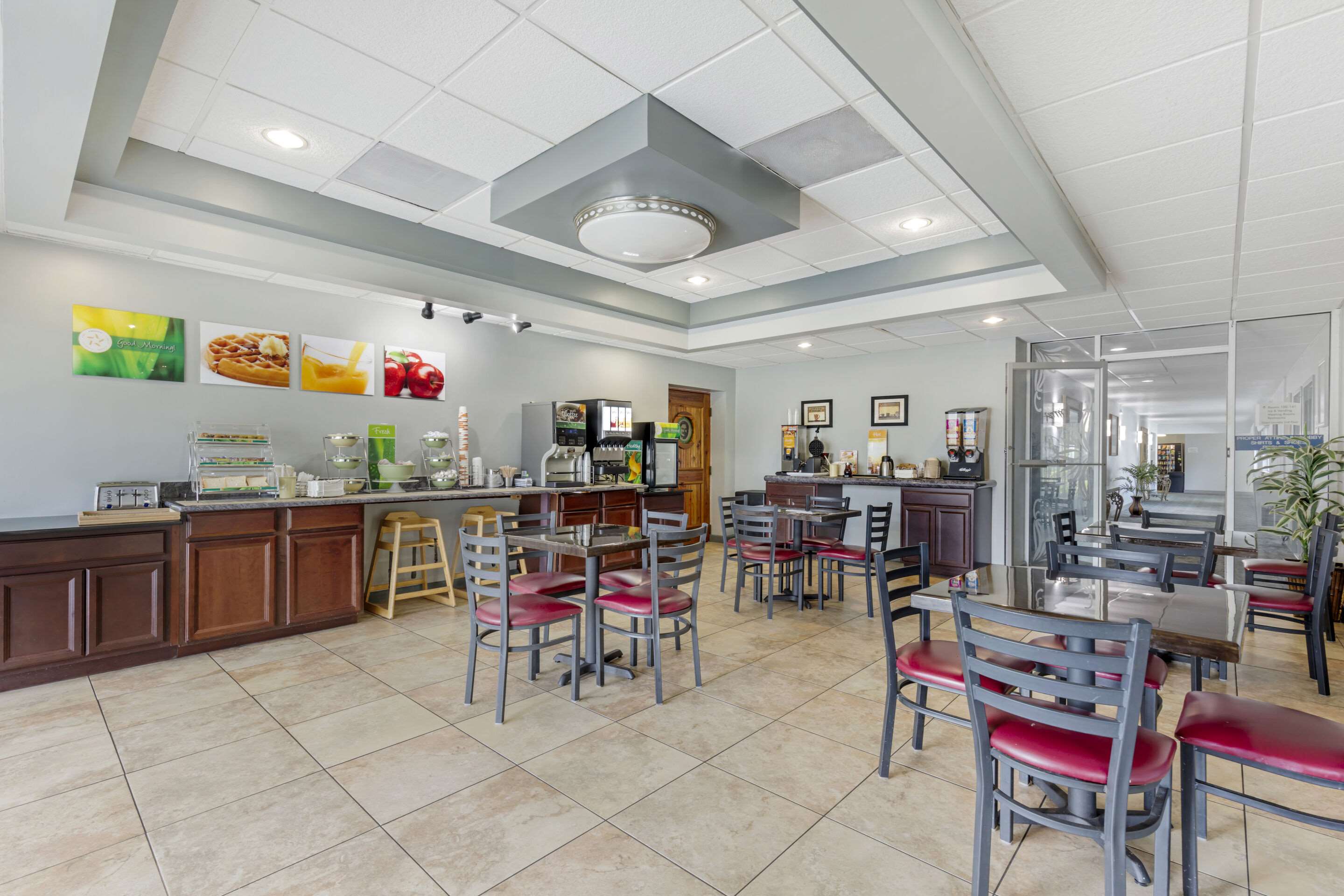 Enjoy breakfast in this seating area | Quality Inn Downtown Stuart