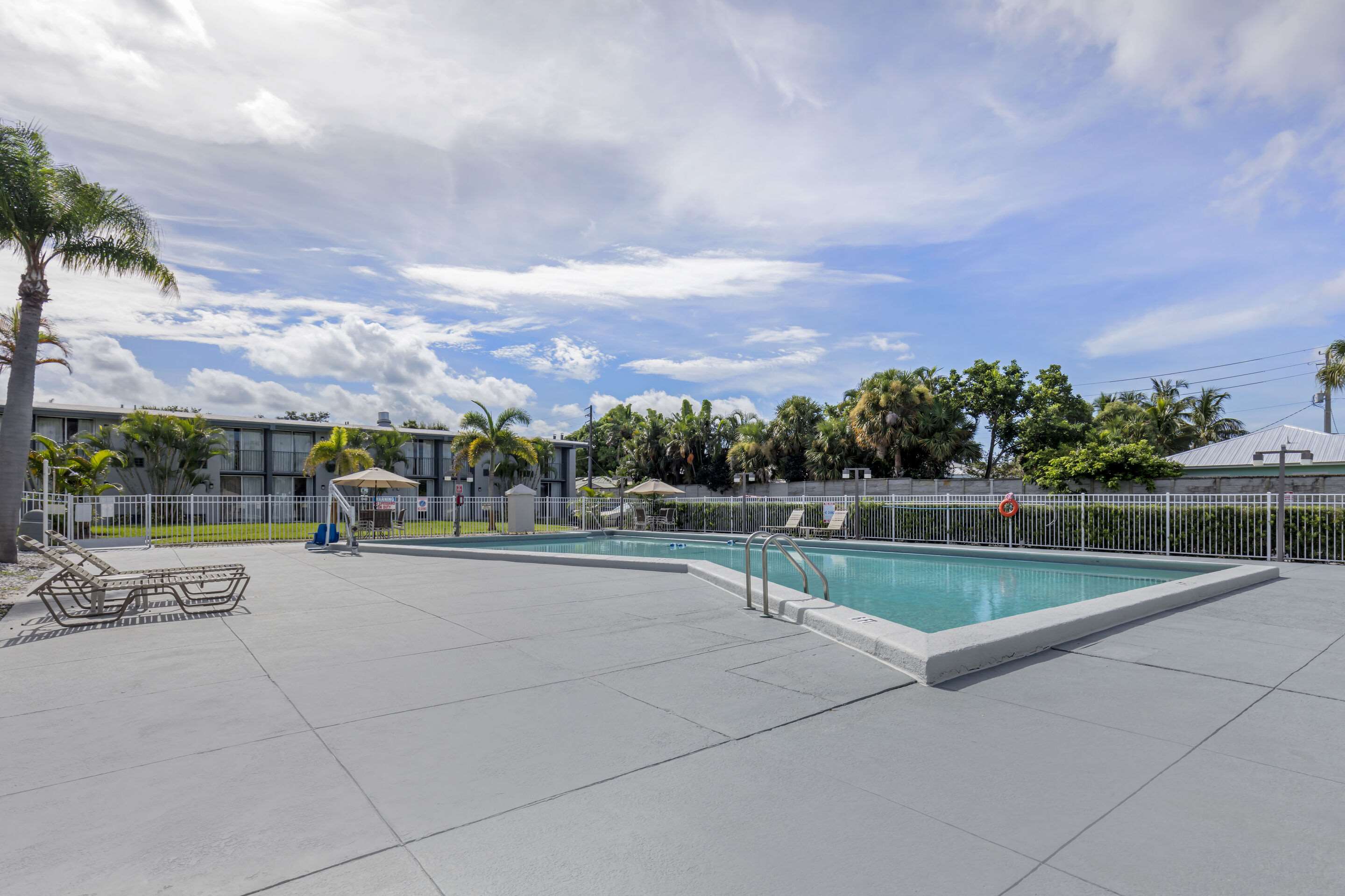 Outdoor pool | Quality Inn Downtown Stuart