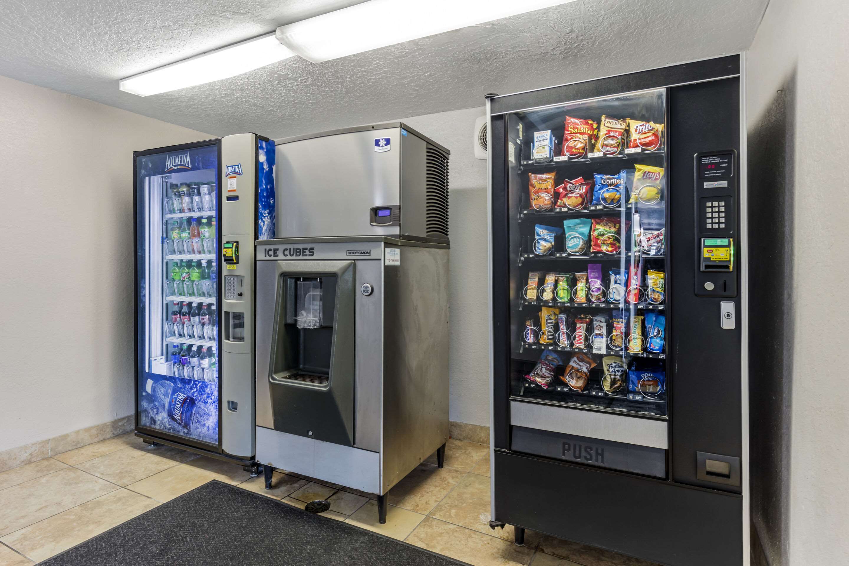 Hotel vending area | Quality Inn Downtown Stuart