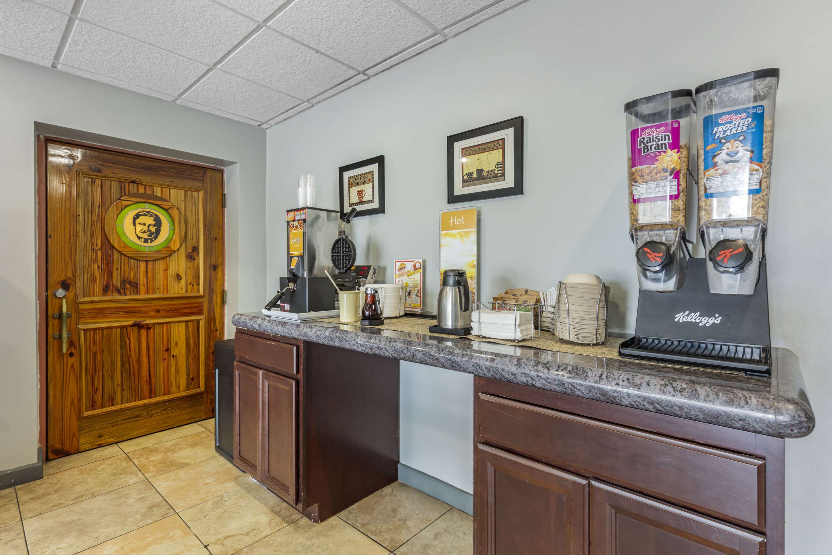 Breakfast area | Quality Inn Downtown Stuart