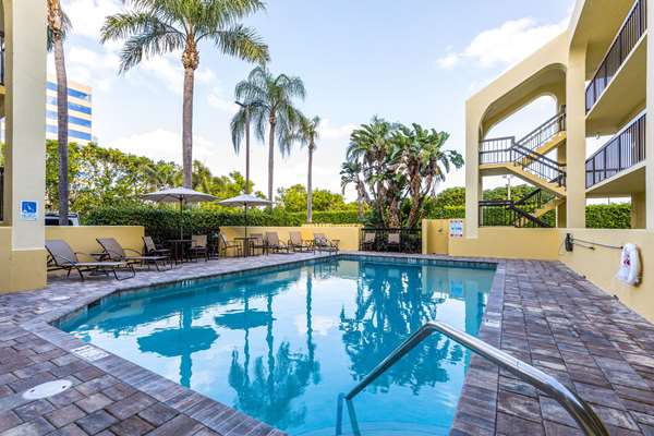 Pool - Quality Inn West Palm Beach - I-95, Exit 69