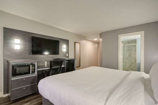  - Clarion Pointe Hotel Near Fairgrounds Casino Tampa
