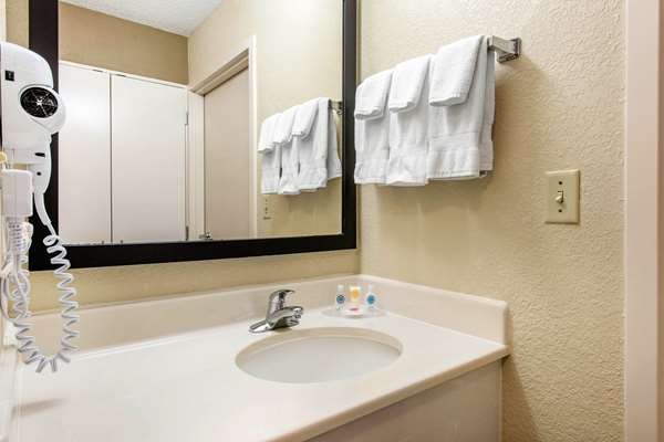  - Comfort Inn & Suites Universal Studios Orlando - I-4, Exit 74A