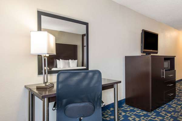  - Comfort Inn & Suites Universal Studios Orlando - I-4, Exit 74A