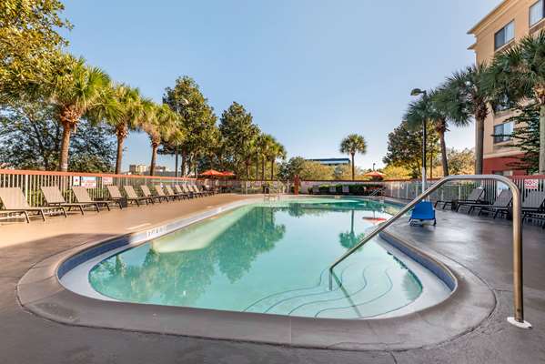 Pool - Comfort Inn & Suites Universal Studios Orlando - I-4, Exit 74A