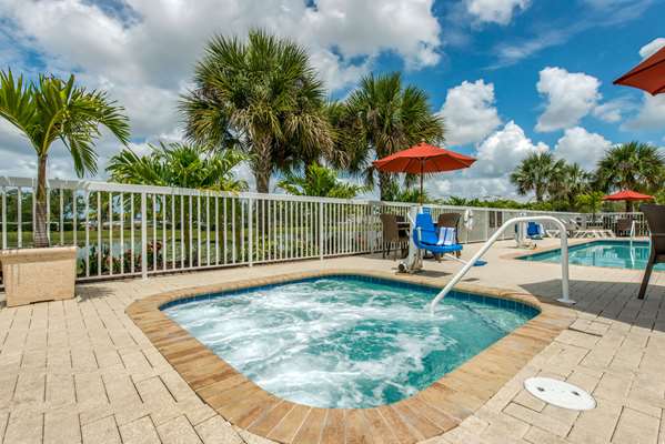 Pool - Comfort Suites Sarasota - I-75, Exit 205