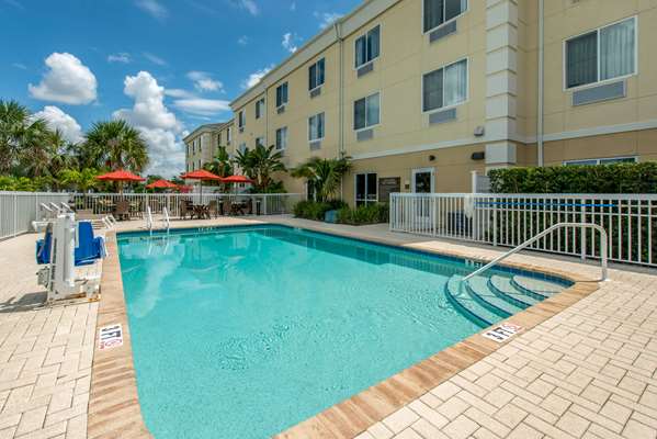 Pool - Comfort Suites Sarasota - I-75, Exit 205