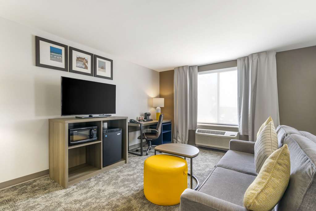 COMFORT SUITES SARASOTA-SIESTA KEY-guestroom-Guest Room,Suite,On-Site.jpg