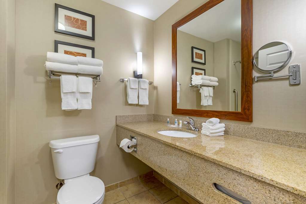 COMFORT SUITES SARASOTA-SIESTA KEY-guestroom-Guest Room,Bathroom,On-Site.jpg