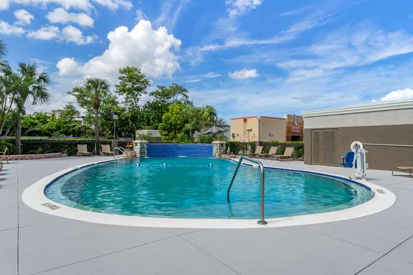 Pool - Comfort Inn & Suites Clearwater Airport
