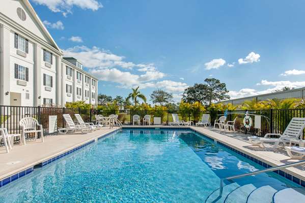 Pool - Quality Inn Palm Bay - I-95, Exit 176