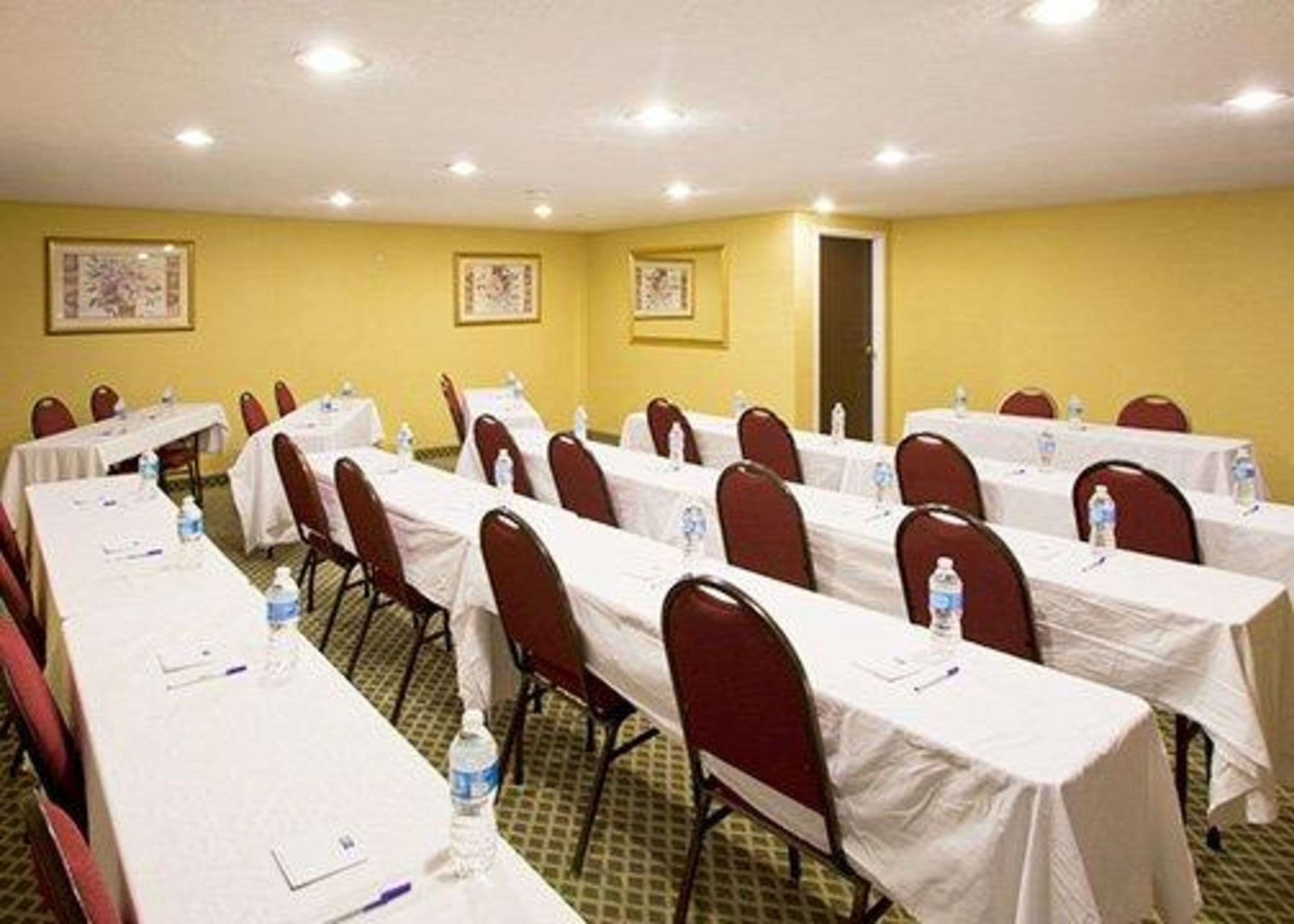 Meeting room | Econo Lodge