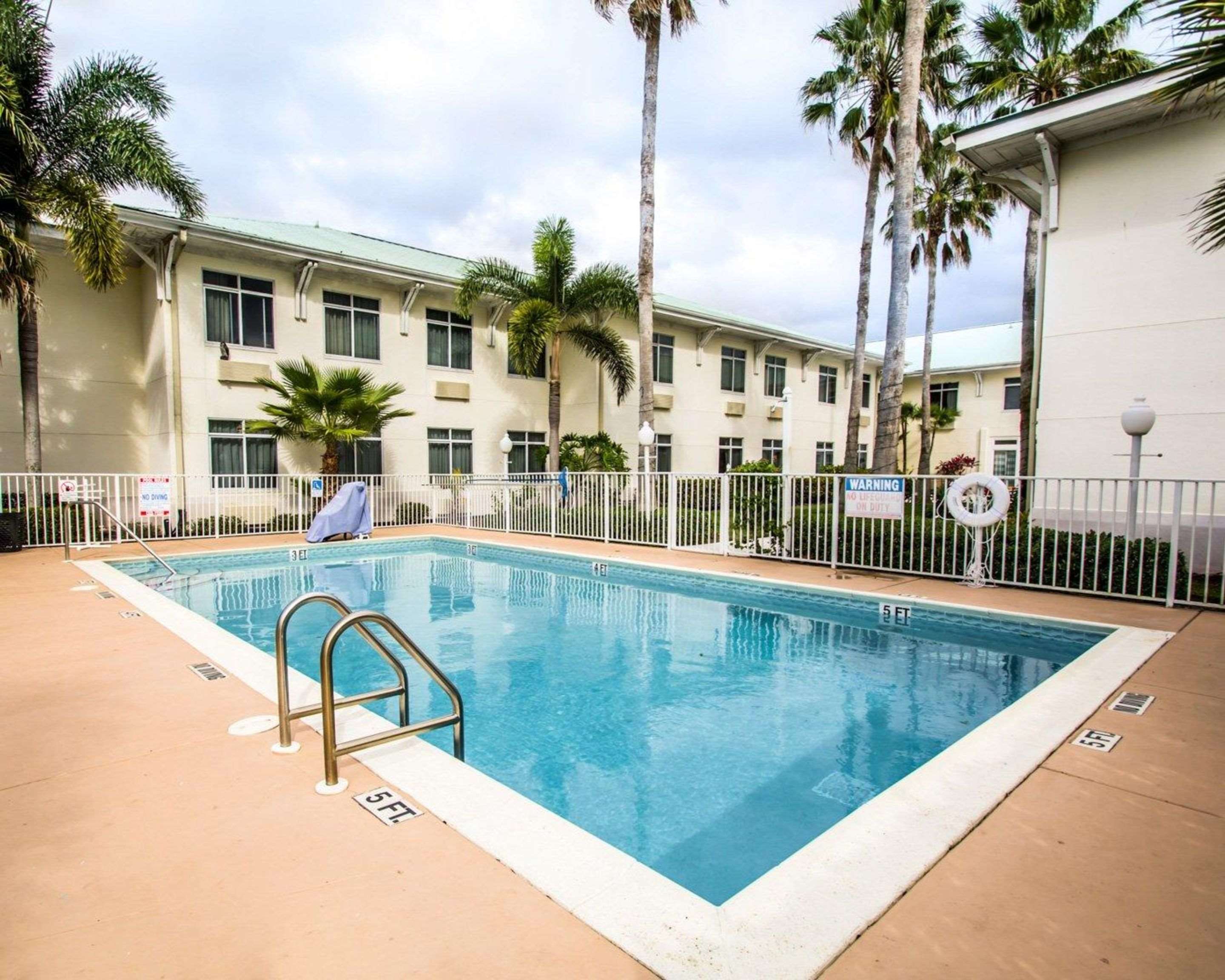 Outdoor pool | Sleep Inn at PGA Village