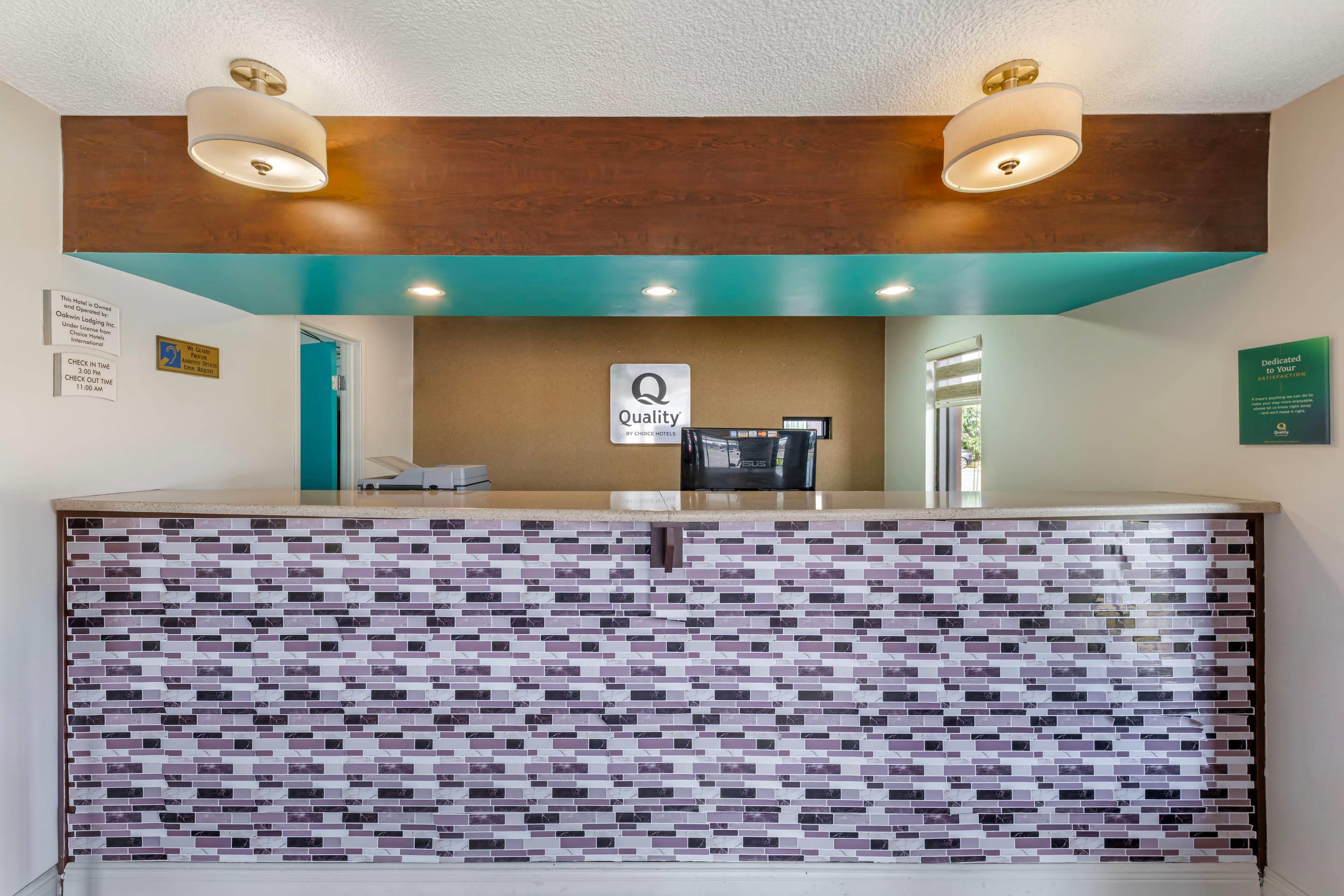 Hotel lobby | Quality Inn & Suites Live Oak I-10 Exit 283