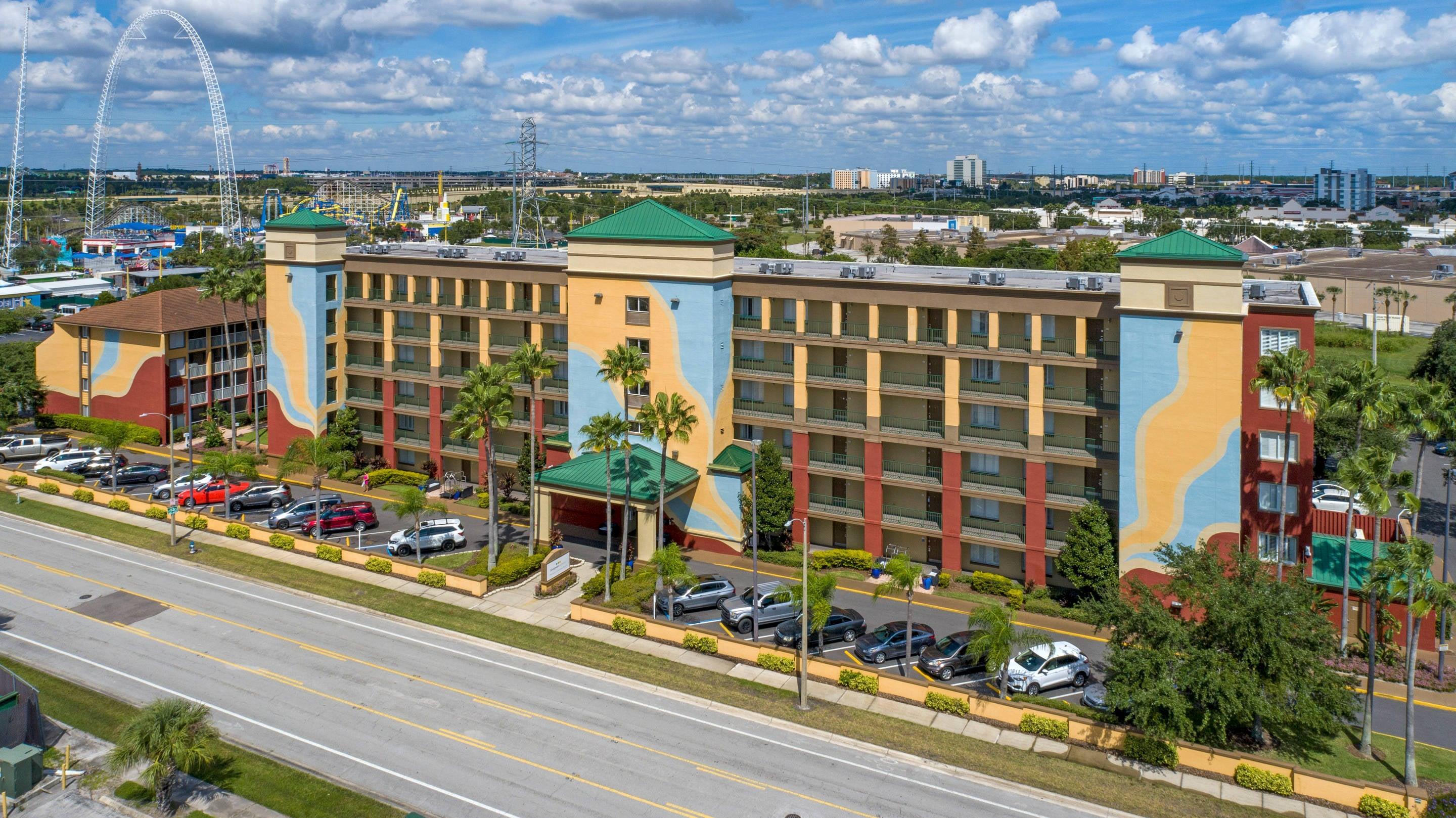 Hotel exterior | Bluegreen Vacations Orlando's Sunshine Resort