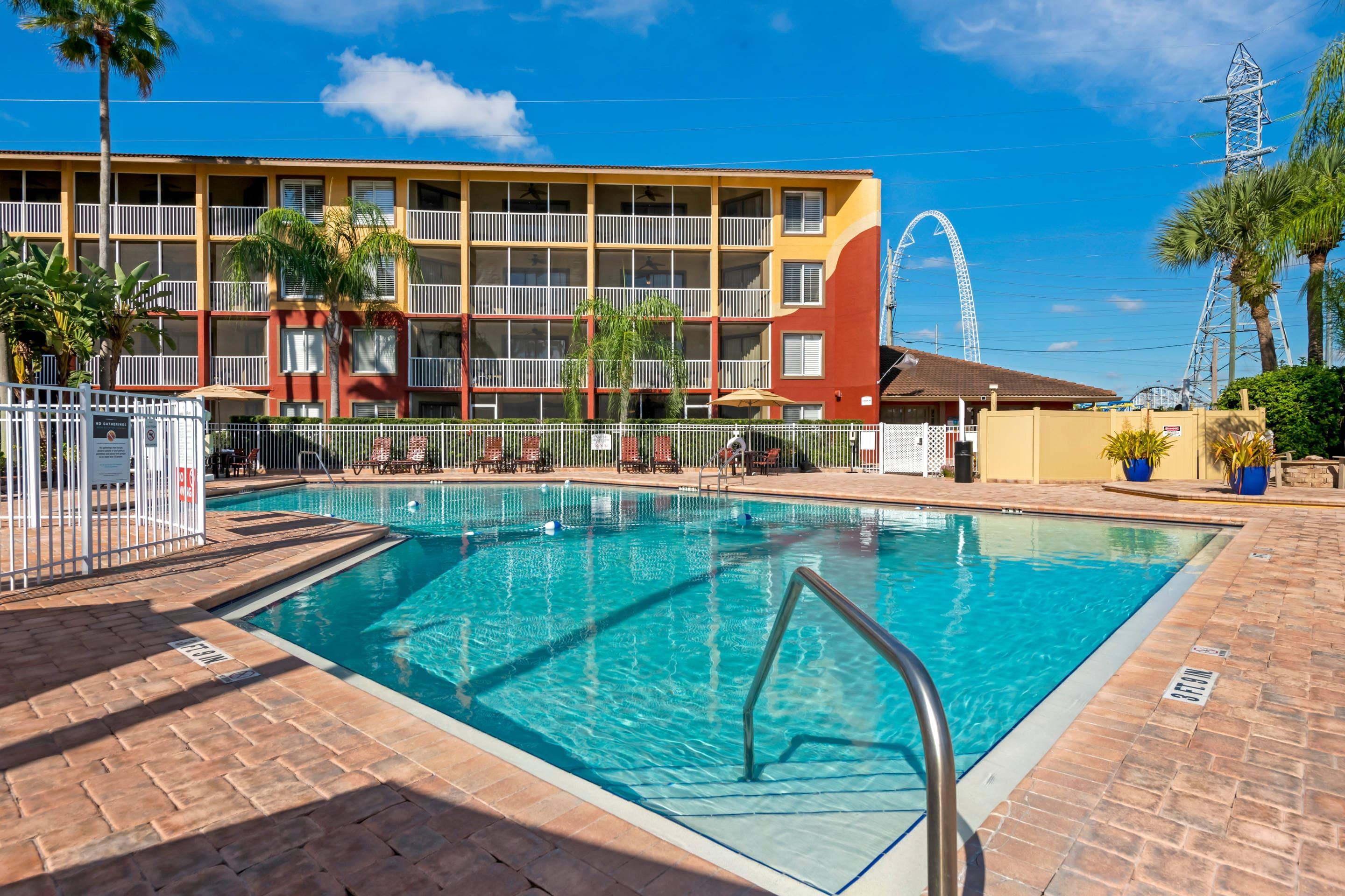 Outdoor pool | Bluegreen Vacations Orlando's Sunshine Resort