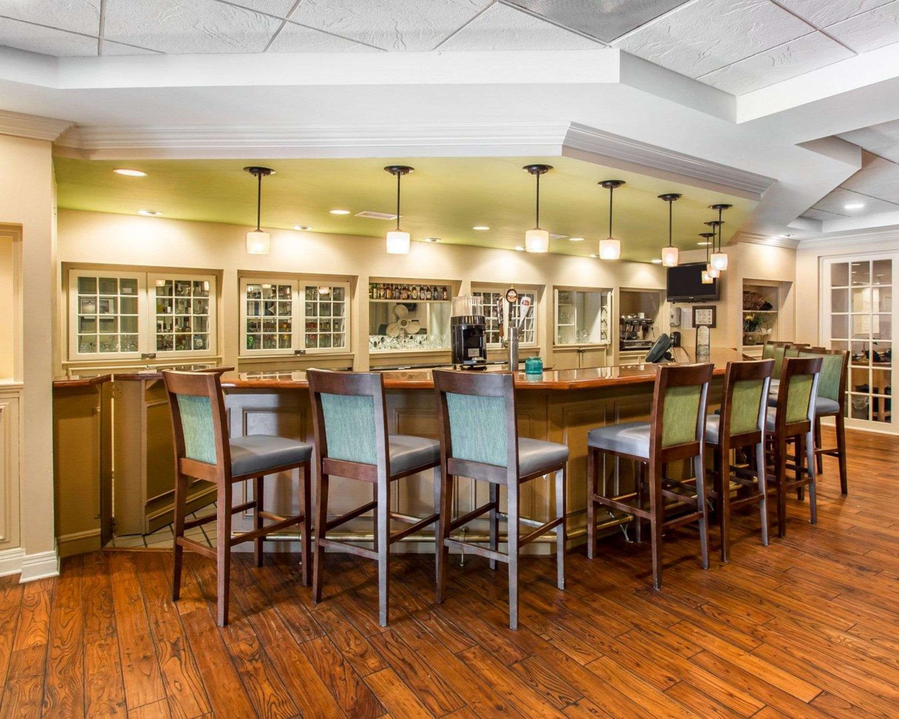 Cocktail lounge | Plantation on Crystal River, Ascend Hotel Collection