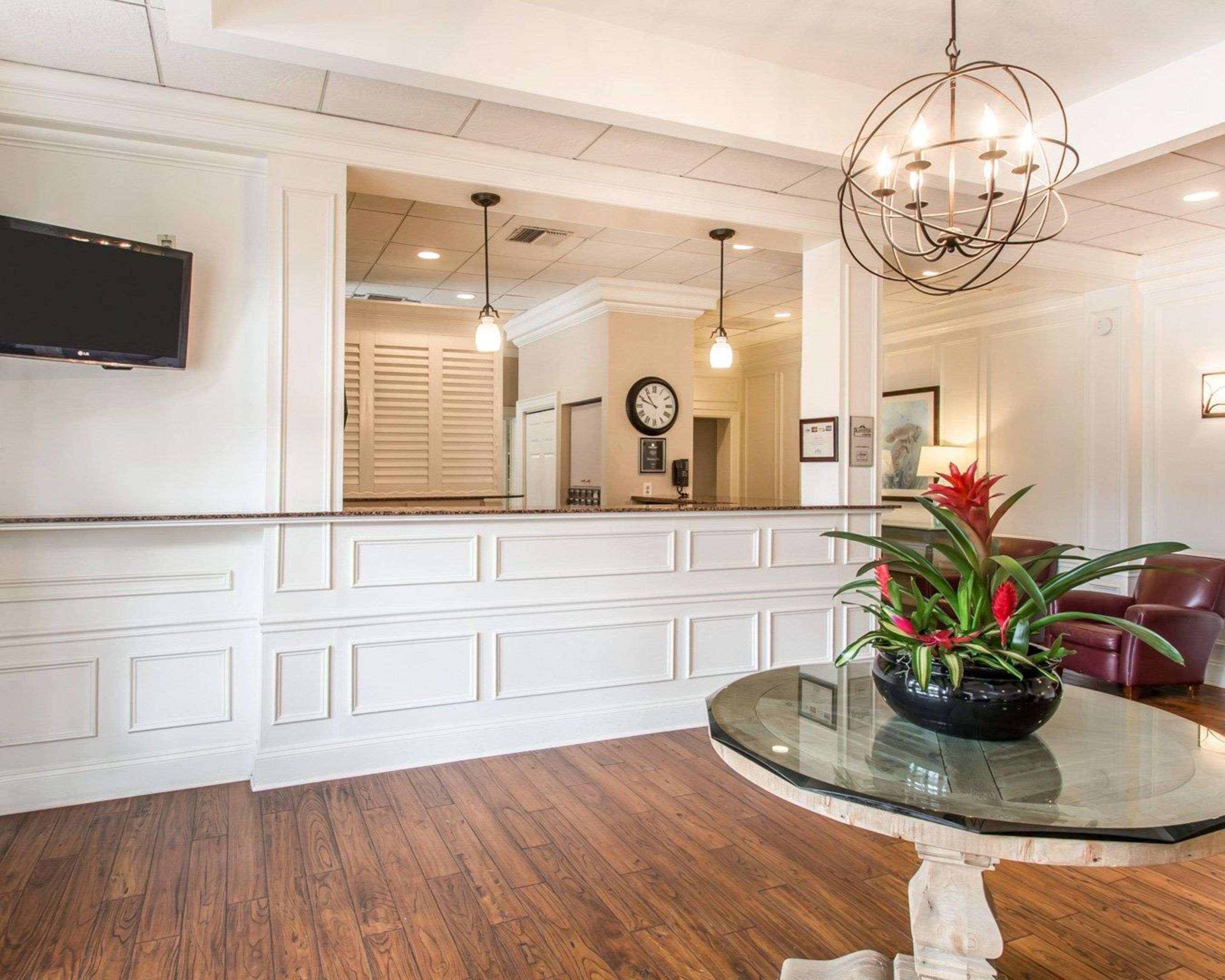 Hotel lobby | Plantation on Crystal River, Ascend Hotel Collection