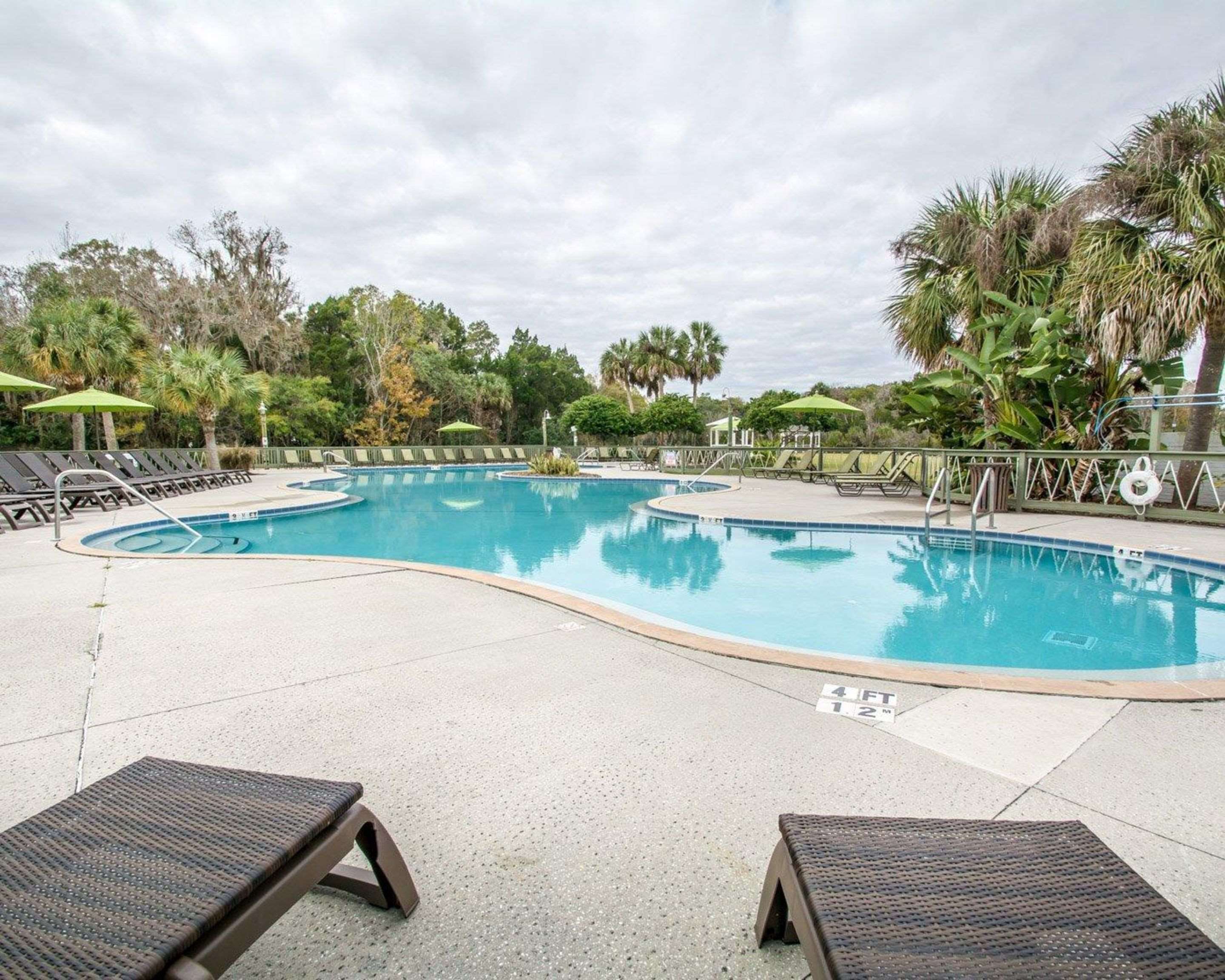 Outdoor pool | Plantation on Crystal River, Ascend Hotel Collection