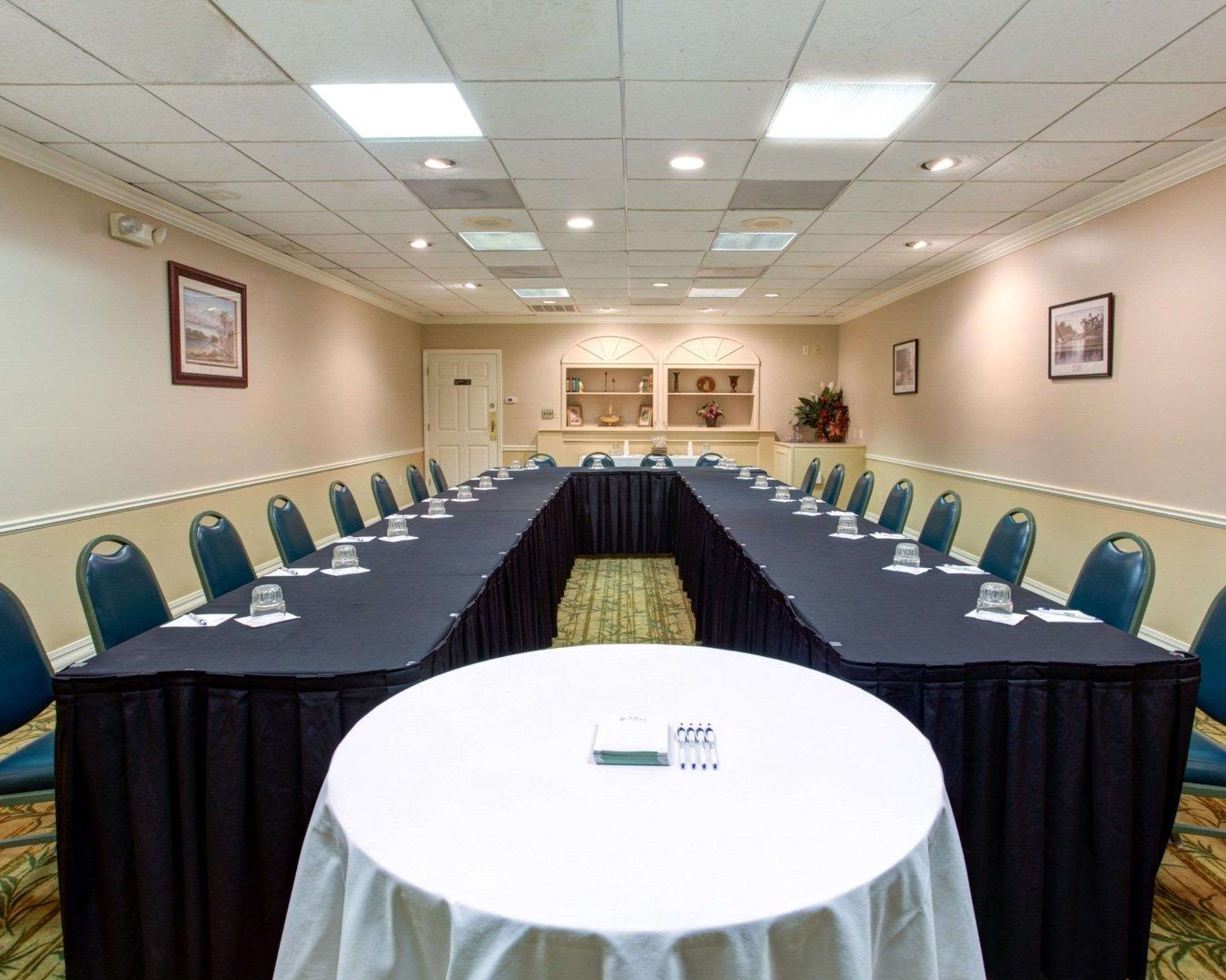 Meeting room with u-shaped setup | Plantation on Crystal River, Ascend Hotel Collection