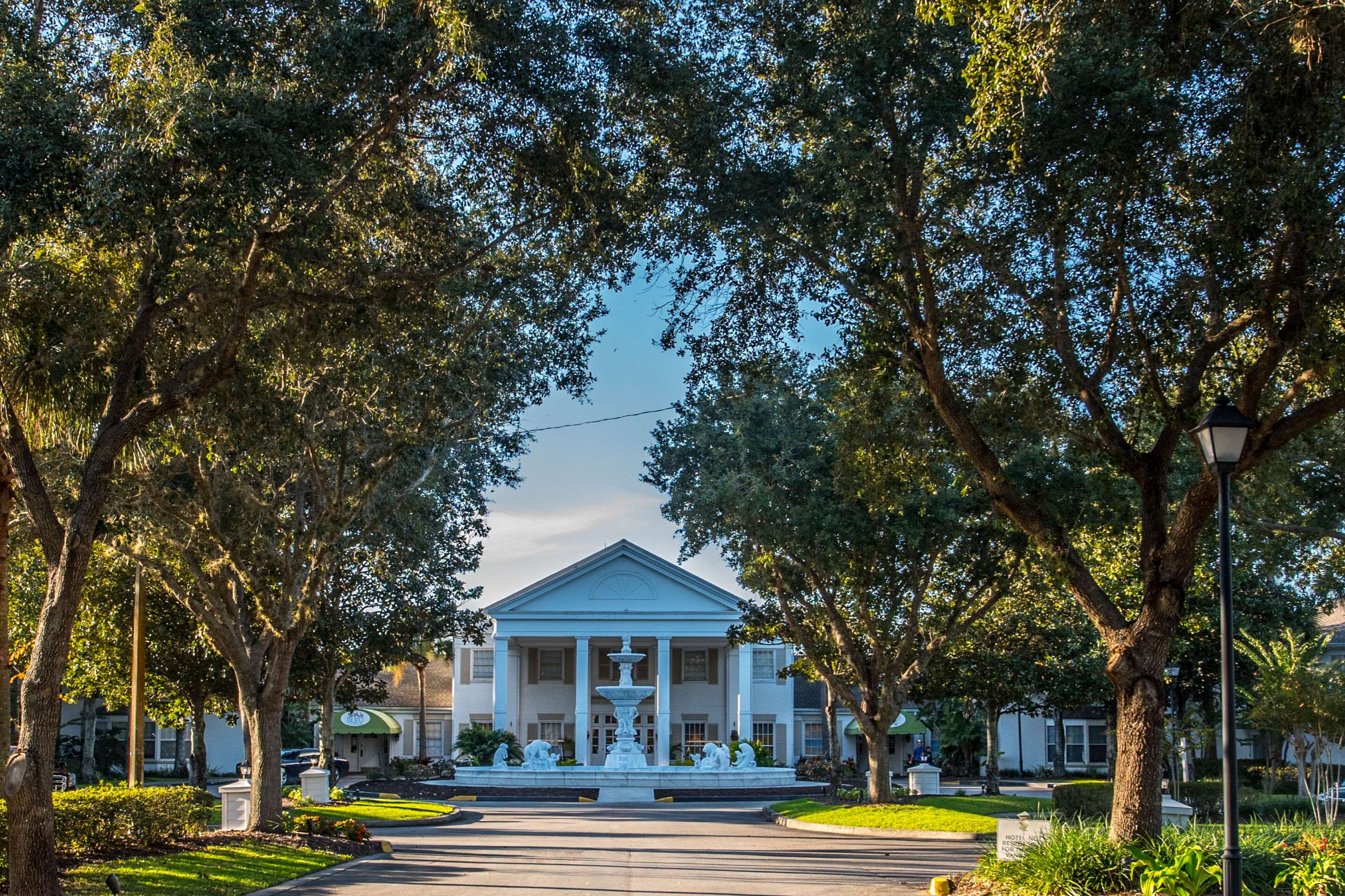 Hotel exterior | Plantation on Crystal River, Ascend Hotel Collection