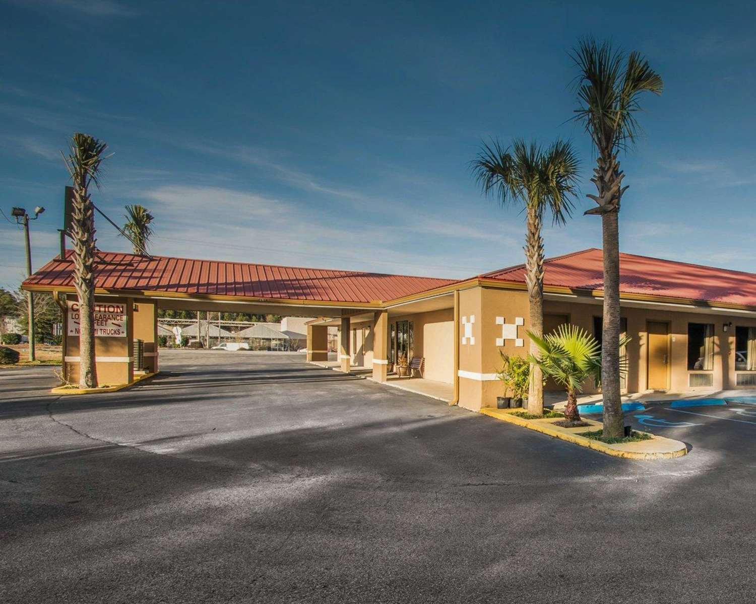 Econo Lodge DeFuniak Springs, FL See Discounts