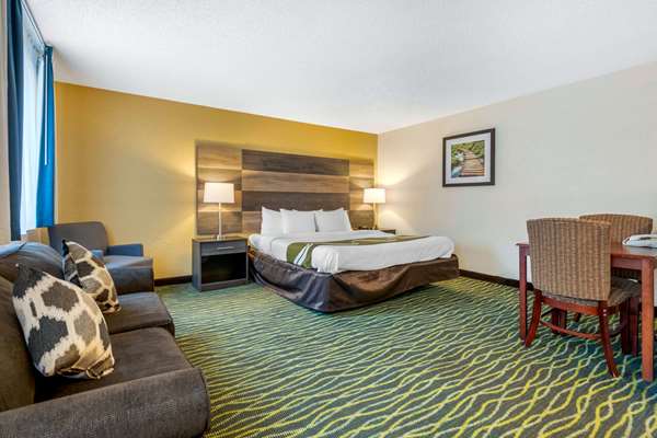 Suite - Quality Inn Leesburg