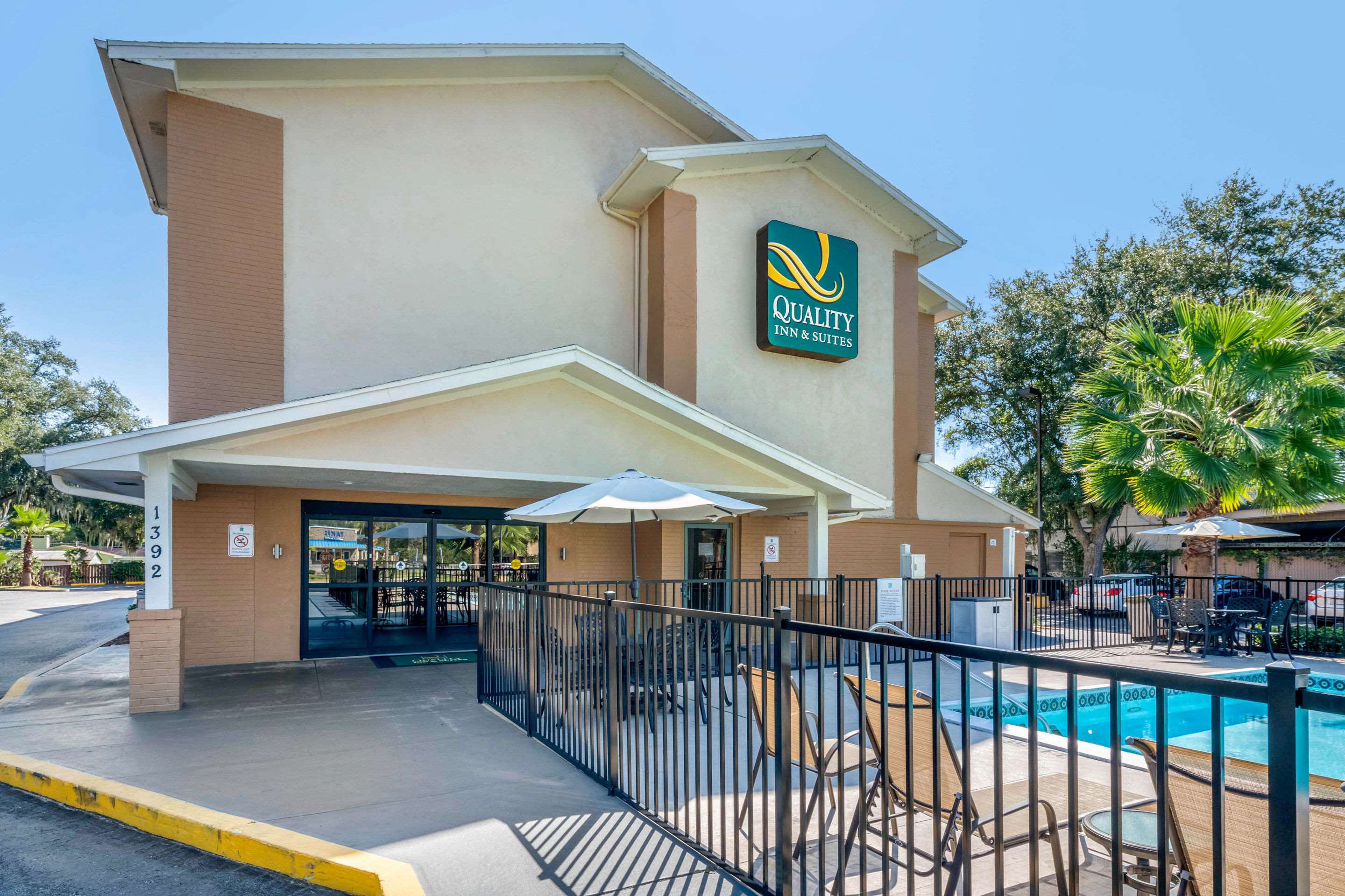 Hotel entrance | Quality Inn & Suites Leesburg Chain of Lakes