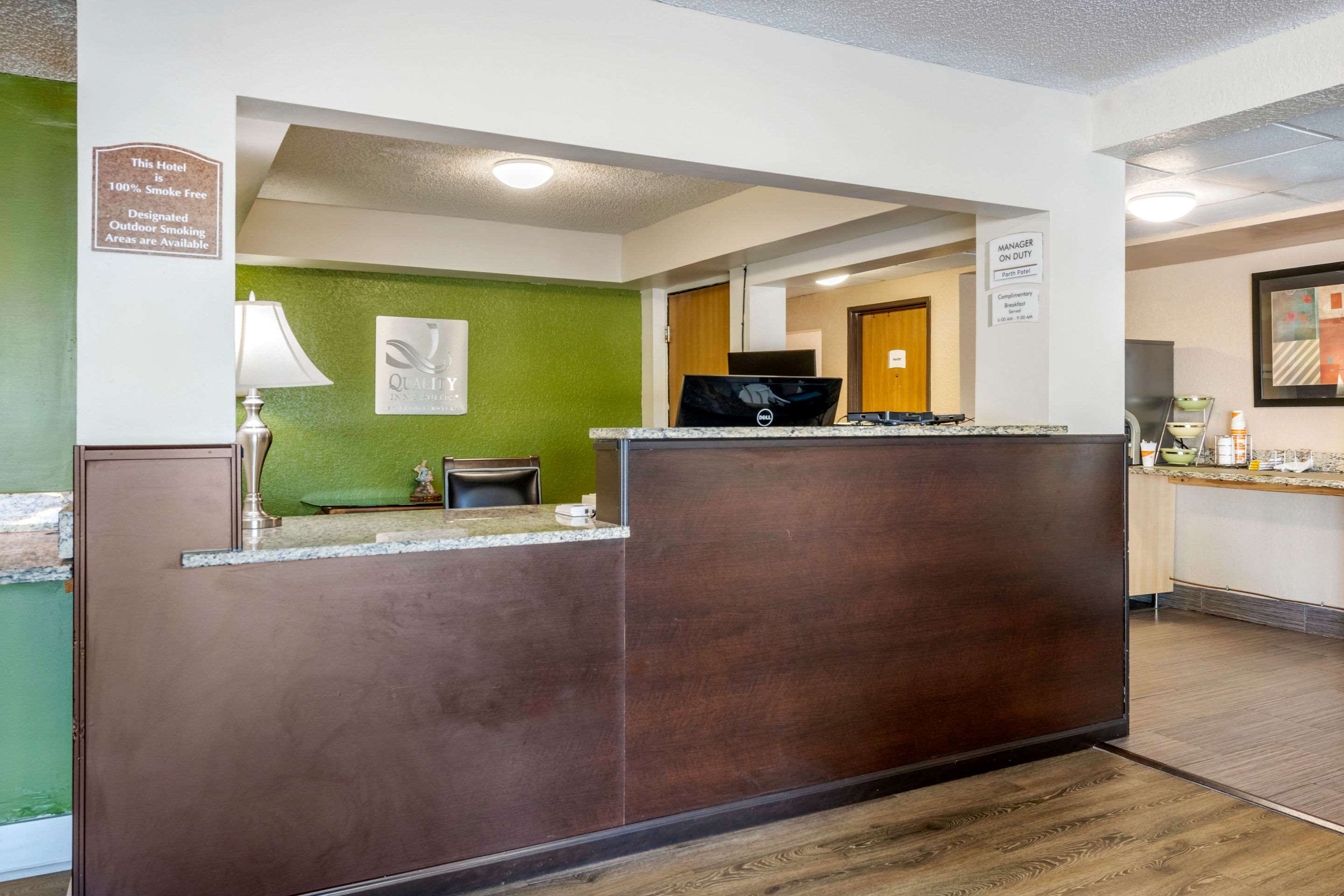 Front desk | Quality Inn & Suites Leesburg Chain of Lakes