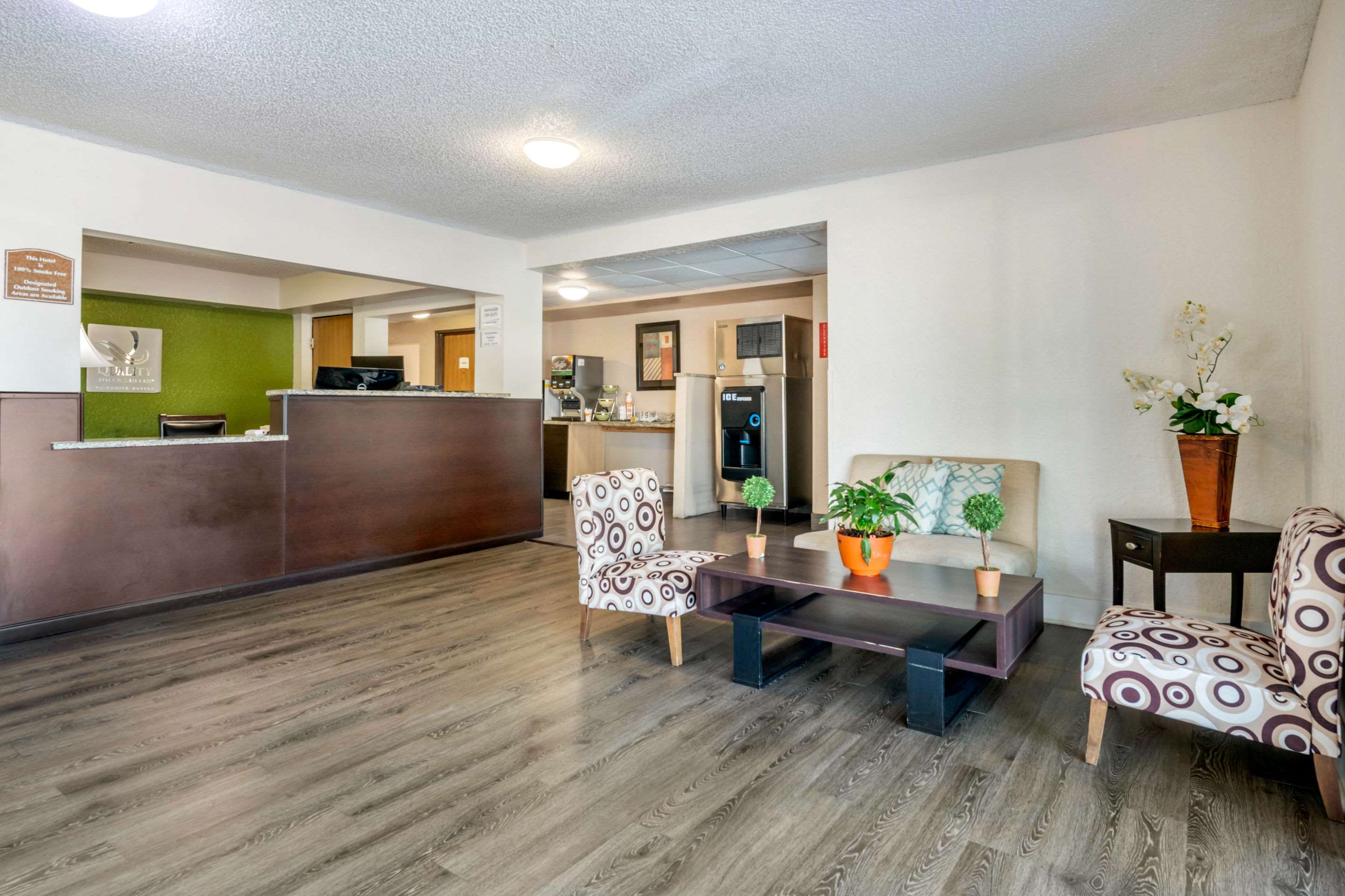 Hotel lobby | Quality Inn & Suites Leesburg Chain of Lakes