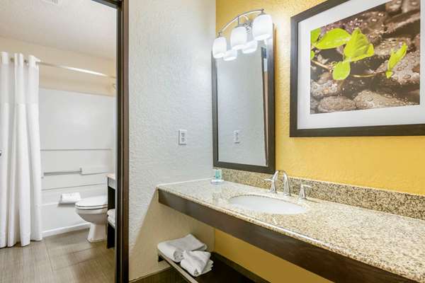 Suite - Quality Inn Leesburg